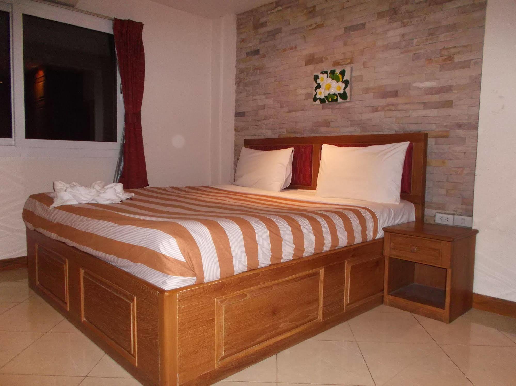 Chaiyapoon Inn Pattaya Eksteriør billede